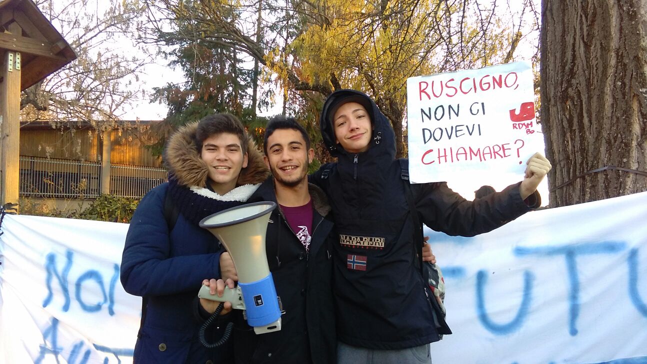 Studenti in sit-in Istituto Serpieri di Bologna