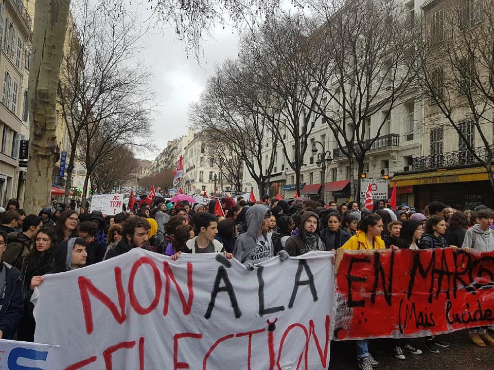 Francia: Studenti in Piazza